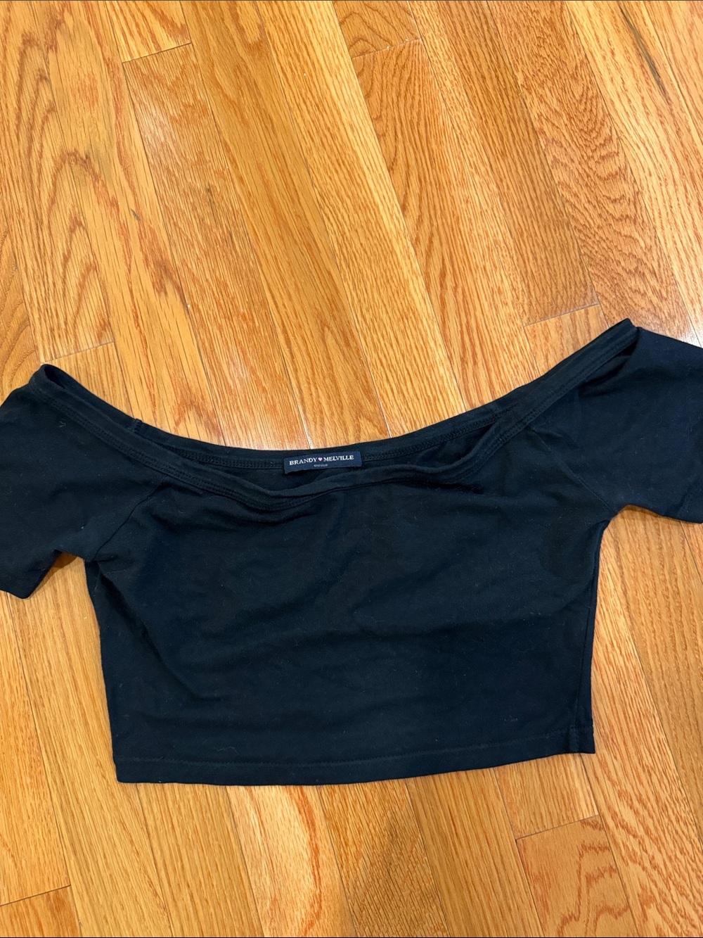 Brandy Melville Black Off-the-Shoulder Crop Top - Picture 2 of 2